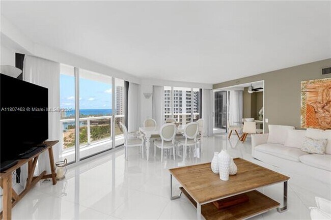 Foto del edificio - 3640 Yacht Club Dr