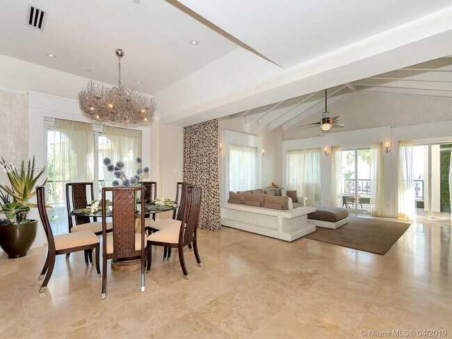 Foto del edificio - 2331 Fisher Island Dr