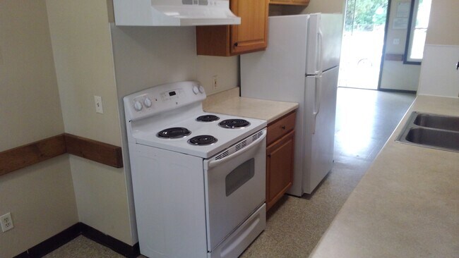 Kitchen - 182 Stoddard Ave