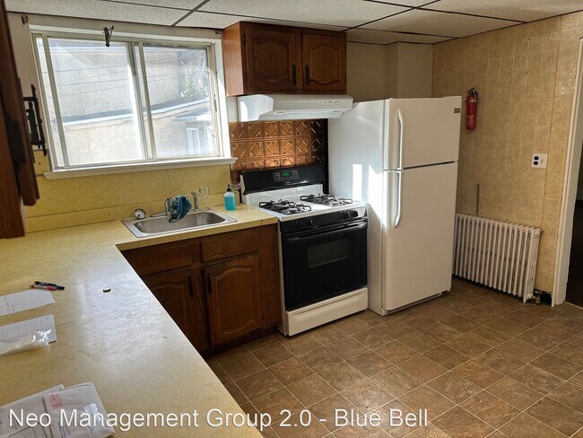 Building Photo - 3 br, 1 bath House - 326 E Moore St