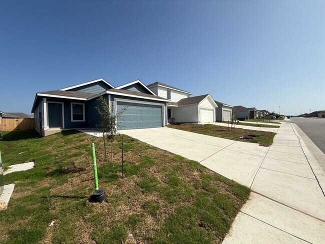 Foto del edificio - Brand New 4bd/2ba in Prime Location