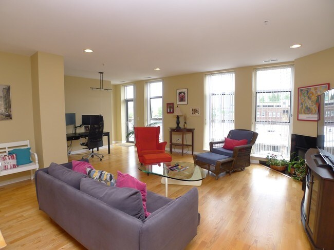 Foto del edificio - 1572 Maple Ave