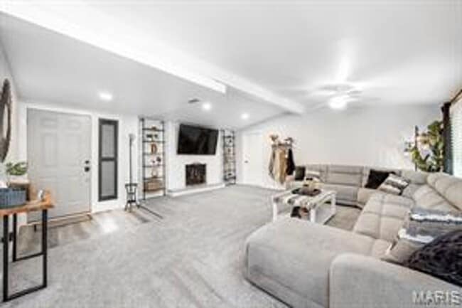 Foto del edificio - 105 Lowell Ct