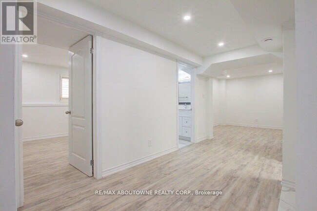 Building Photo - 80 Laurendale Ave