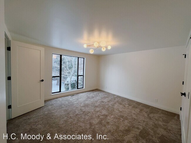 Foto del edificio - 3 br, 2 bath House - 55 N. 500 E.