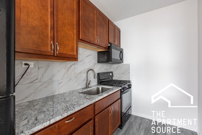 Foto del edificio - 2700 N Milwaukee Ave