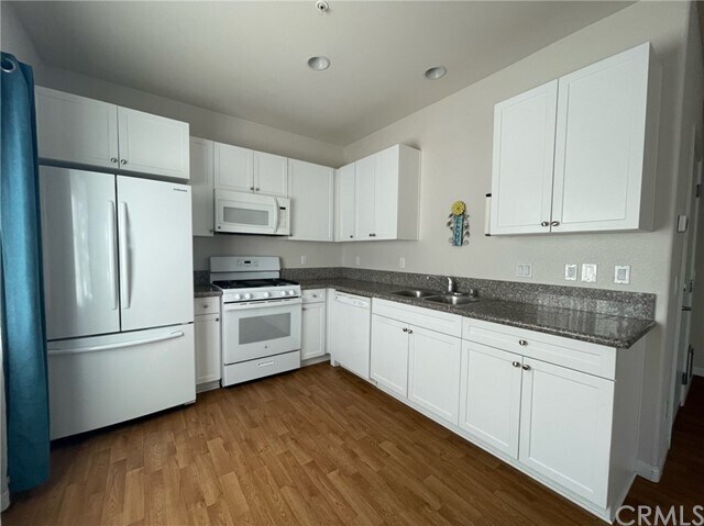 Foto del edificio - 875 Humbert Ave