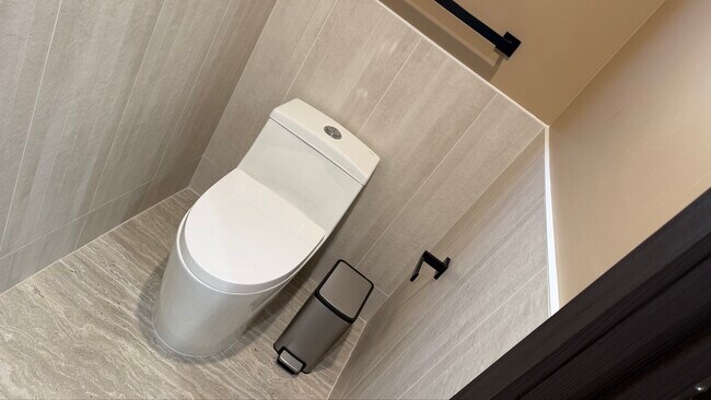 Foto del edificio - 594 S Mentor Ave