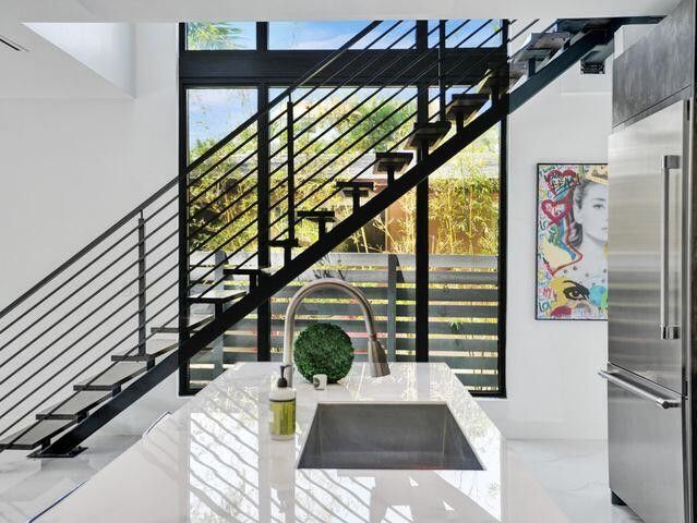Foto del edificio - 2514 NE 21st St