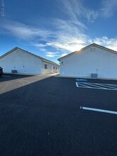 Building Photo - 1060 Hall Ave