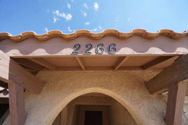 Building Photo - SHOWINGS AVAILABLE NOW