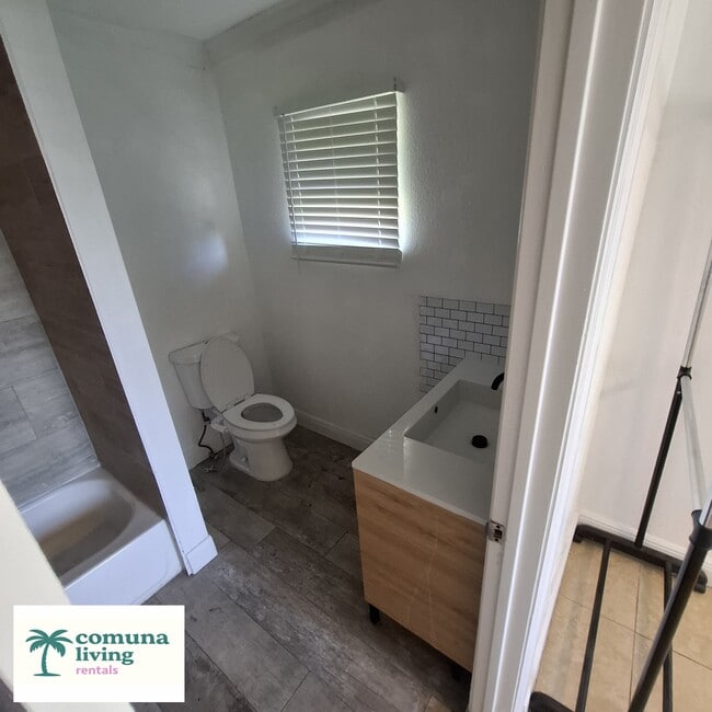 Foto del edificio - 1345 NE 5th Terrace