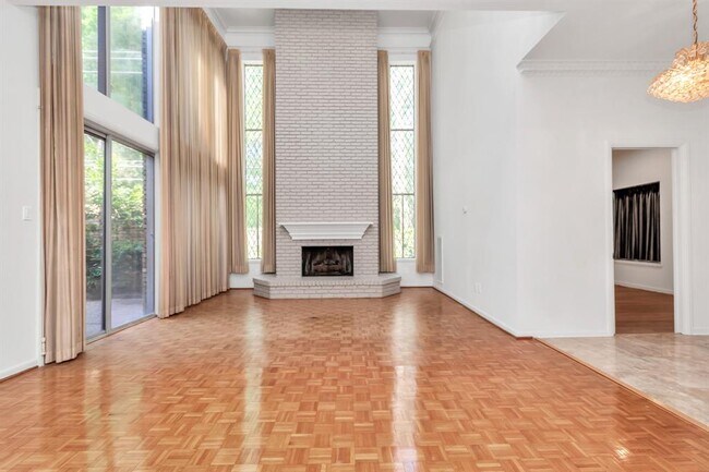 Building Photo - 1518 S Gessner Dr