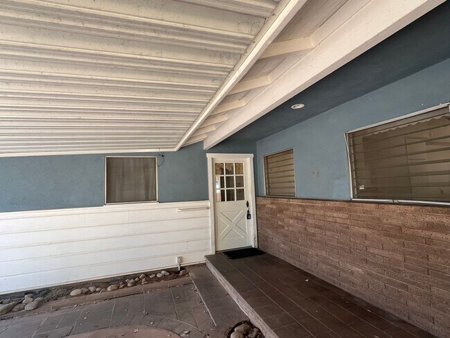 Building Photo - 935 Tico Rd