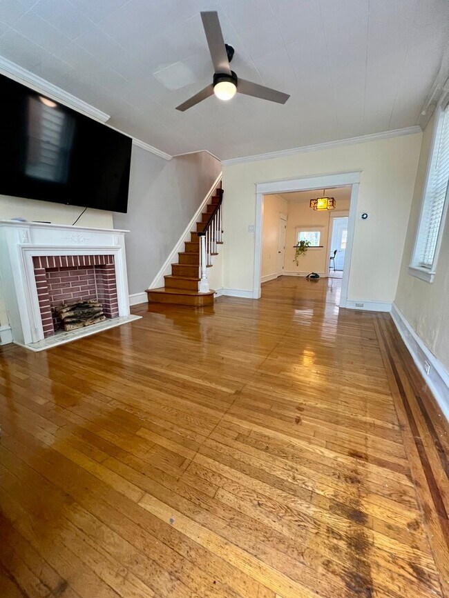 Foto del edificio - Luxurious 3-Bedroom Townhome in the Heart ...