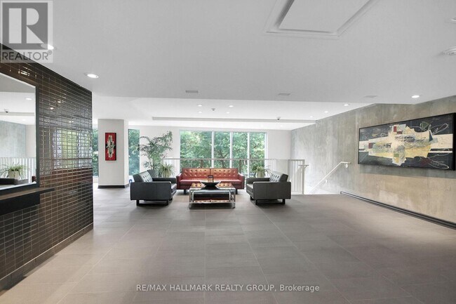 Building Photo - 250 Lett St