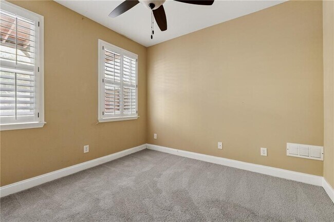 Foto del edificio - 6153 Indian Wood Cir