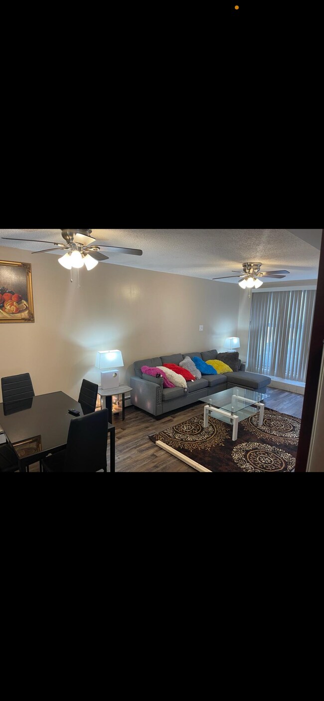 Foto del edificio - 1574 E 98th St