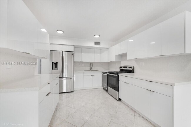 Building Photo - 2211 SW 122nd Ct