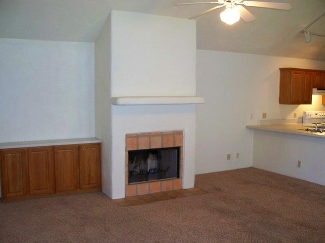 Building Photo - 628 Lois St