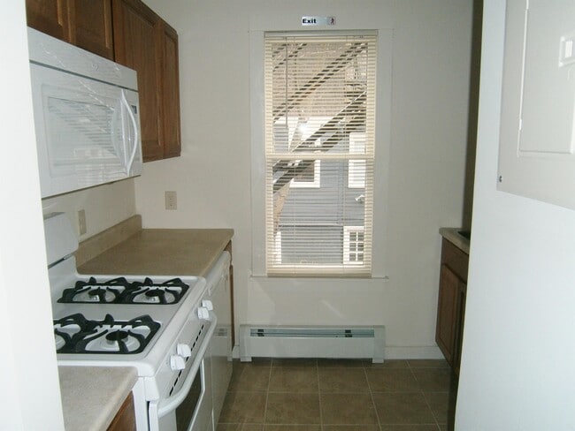 Building Photo - 103 Highland Pl