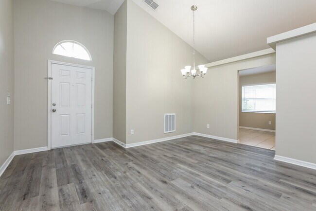 Building Photo - 2016 Briarcliff Cir