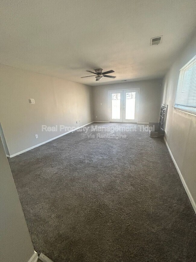 Foto del edificio - 1083 Tall Oak Dr