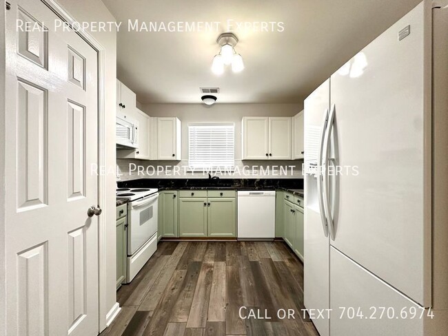 Building Photo - Charming 3BR/2BA Ranch in Charlotte!