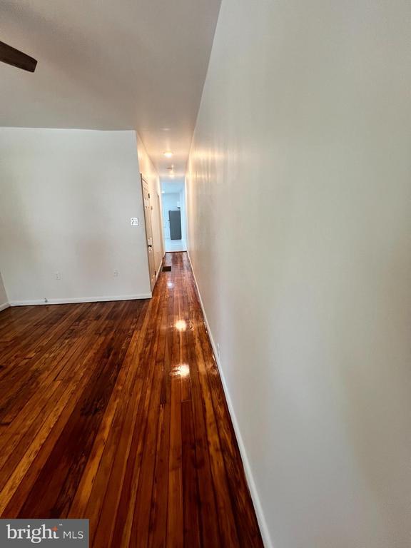 Primary Photo - 323 Collins Ave