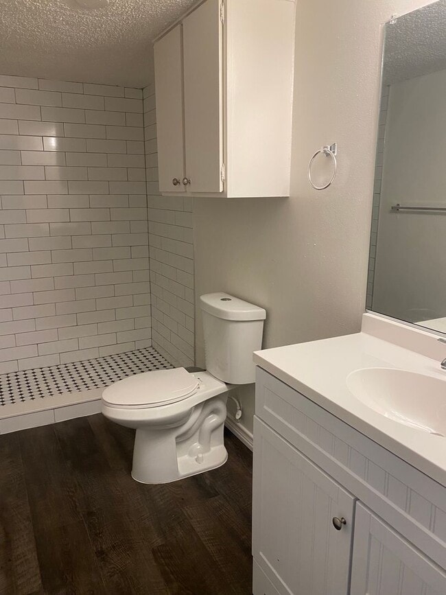 Building Photo - UT PRE-LEASE: 3 bed/2 bath Condo w/ Firepl...