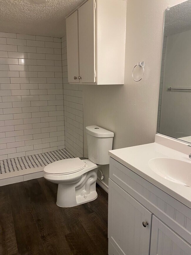 Foto del edificio - UT PRE-LEASE: 3 bed/2 bath Condo w/ Firepl...