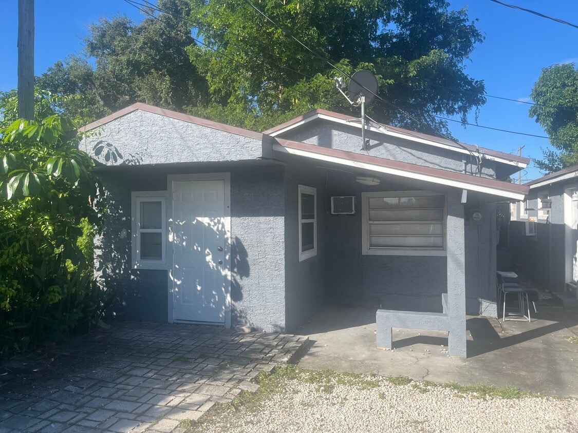 Foto principal - 412 NW 23rd Ct