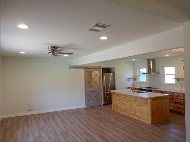 Foto del edificio - 9032 Nuckols Crossing Rd