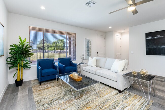 Foto del edificio - 499 S Soho Ln