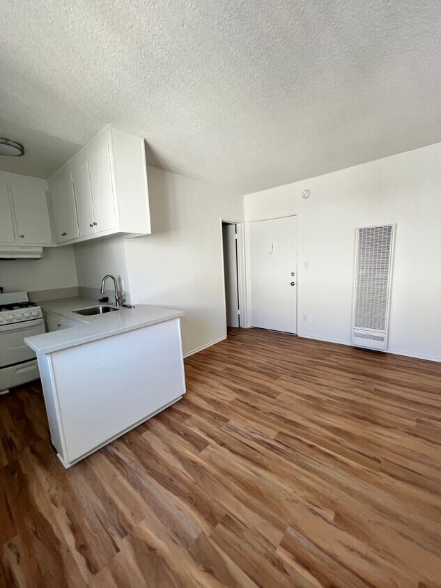 Foto principal - 4039 Marathon St