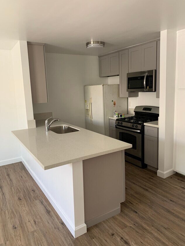 Foto principal - 621 N Benton Way