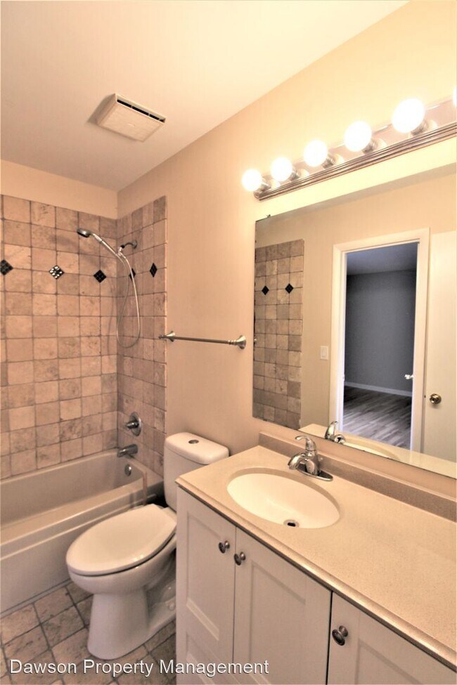 Foto del edificio - 2 br, 2 bath House - 4809-E Spring Lake Drive