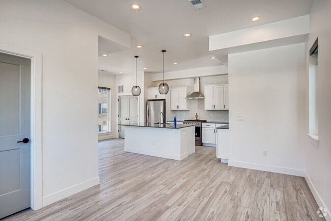 Building Photo - Corona Townhomes