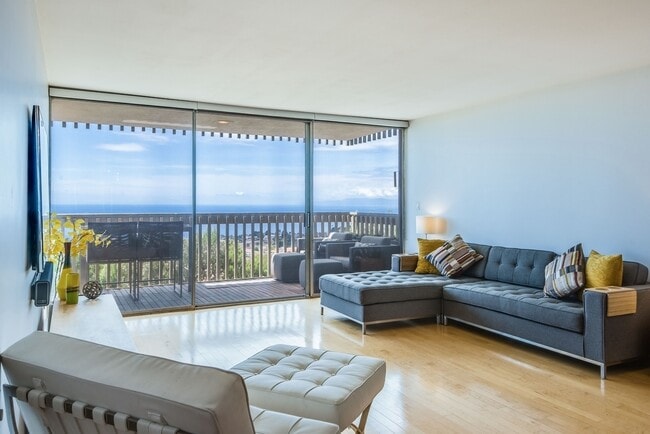 Building Photo - Big Ocean View 2 Bedroom