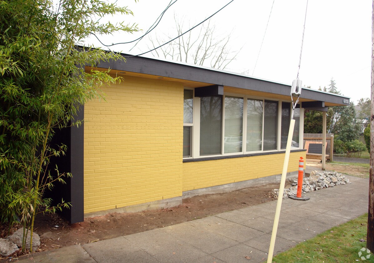 Building Photo - Mary Lou Apartments