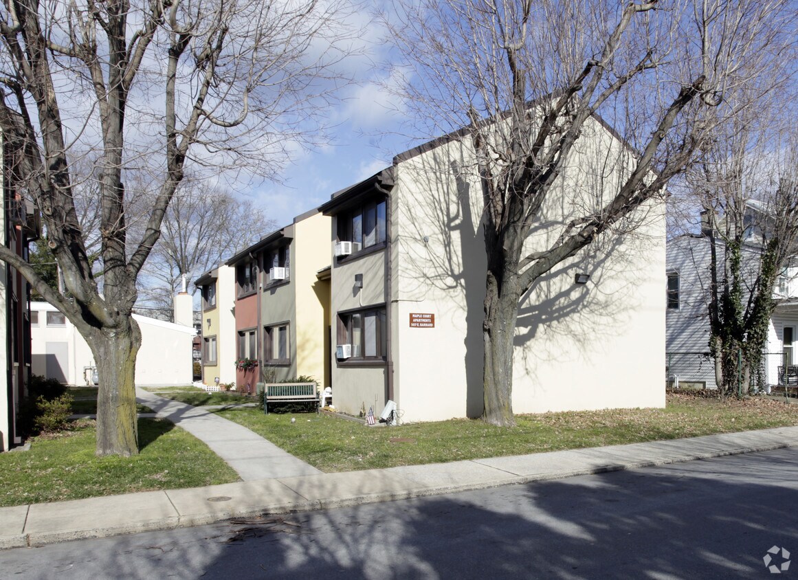 Foto del edificio - Maple & Spruce Court