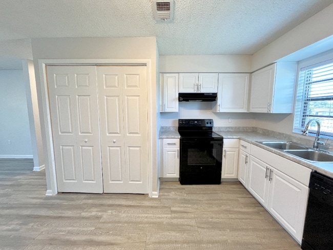 Building Photo - 5107 S Clarice Ct