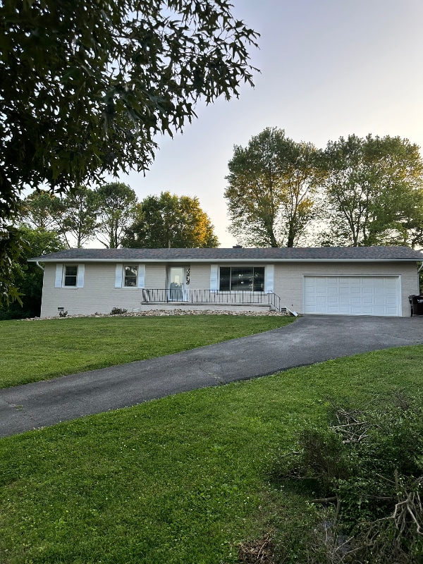 Building Photo - 1221 Southbreeze Cir