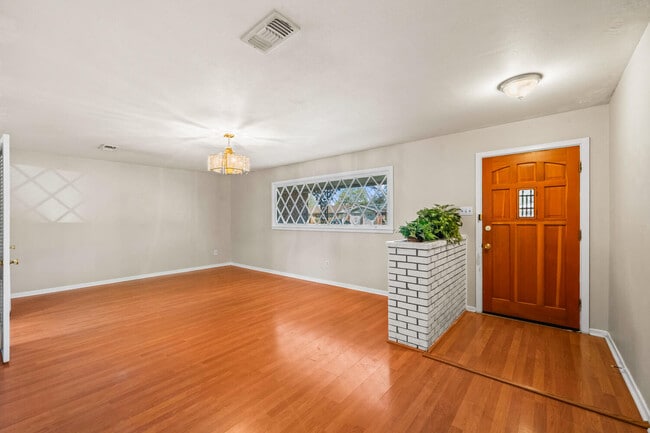 Foto del edificio - 3423 56th St