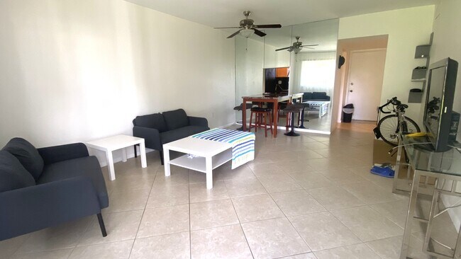 Foto del edificio - 2730 Banyan Rd