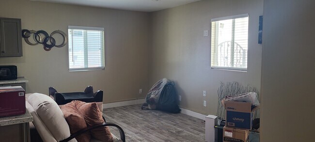 Building Photo - 761 Diamond Dr