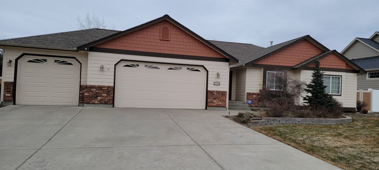 HUGE! 4 Bed Family Home in Mead Available... - HUGE!  4 Bed Family Home in Mead Available...