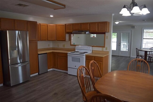 Foto del edificio - 500 Highcrest Dr
