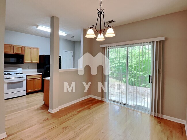 Foto del edificio - 942 Tree Creek Pkwy