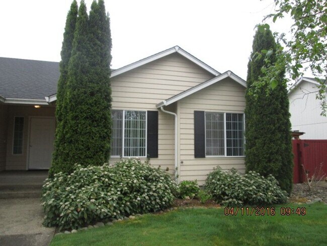 Foto del edificio - Wonderful 3 bedroom 2 bath home with garage and Back yard